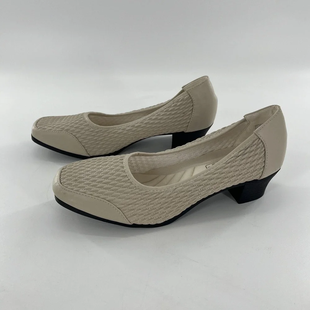 Comfort Well‎ Beacon Stretch N Form Slip On Shoes 8.5M Nude Beige Low Heel Pump